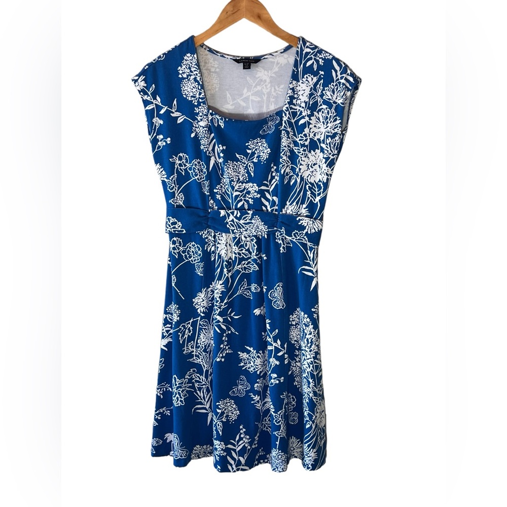 Lands End Woman’s Dress. Size 6-8 Petite Medium royal blue and white floral pri…